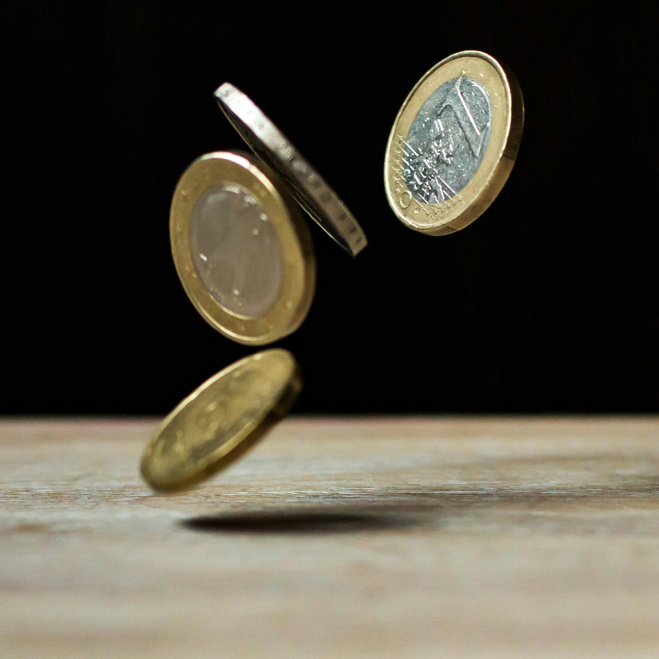 黄金与铂金价格趋势深度剖析：区块链技术视角